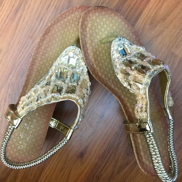 Beautiful gold sandals - Picture 1 of 7